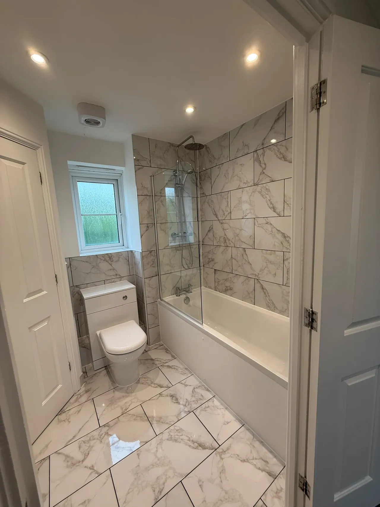 Bathroom Renovations in Southend-on-Sea – Completed bathroom renovation in Southend-on-Sea with new tiling, sanitaryware and shower